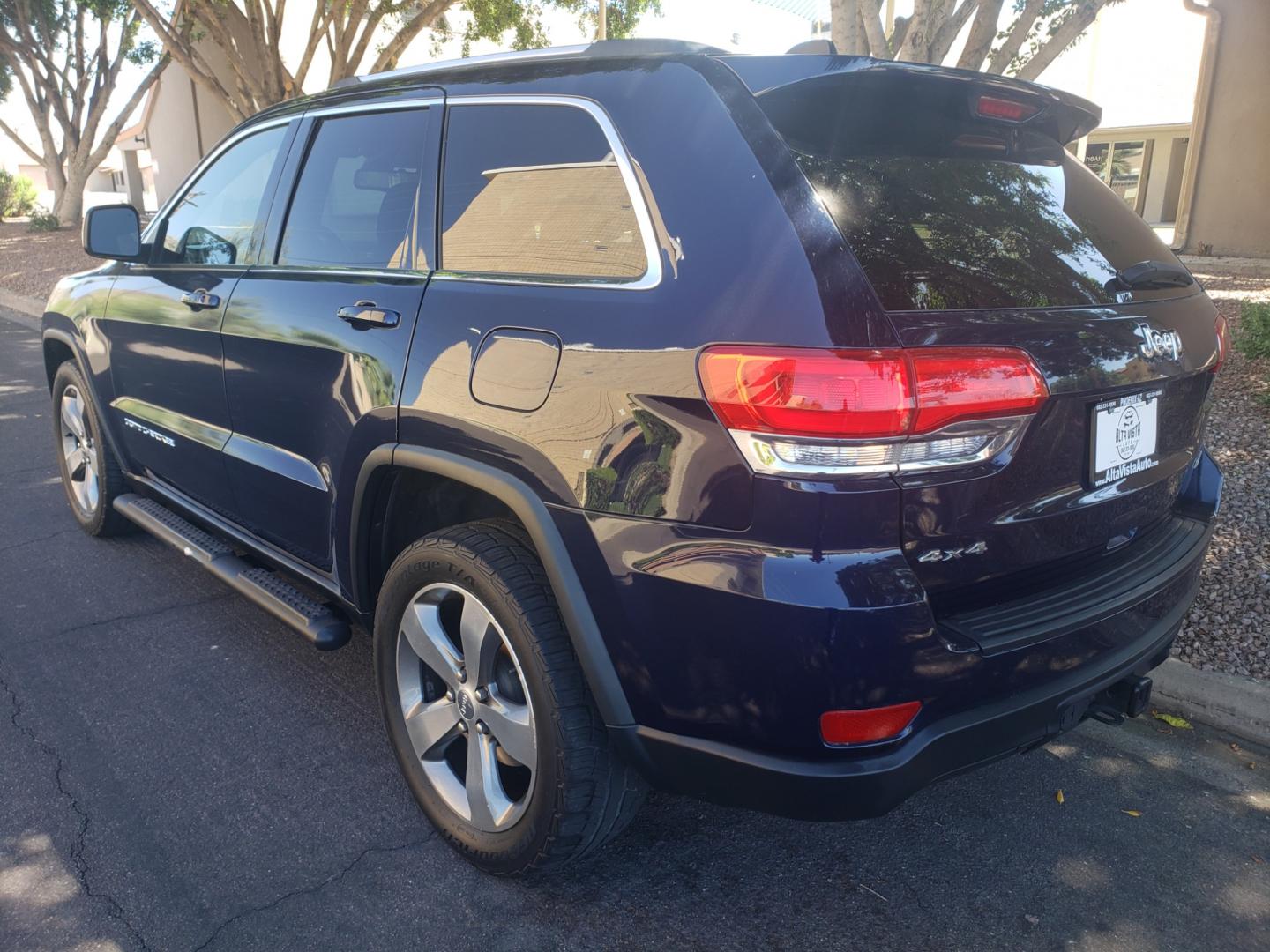 2014 /black Jeep Grand Cherokee laredo (1C4RJFAGXEC) with an 3.6L V6 DOHC 24V engine, 8 speed 4x4 transmission, located at 323 E Dunlap Ave., Phoenix, AZ, 85020, (602) 331-9000, 33.567677, -112.069000 - 2014 Jeep Grand Cherokee Laredo,......EXCELLENT condition,...... Ice Cold A/C front and rear, Clean Black interior with black cloth seats in near perfect condition, New brakes, Tune up, Touch scrren Stereo/CD player, satellite compatible, Phone sync, Bluetooth, This suv is gorgeous inside and out, I - Photo#5